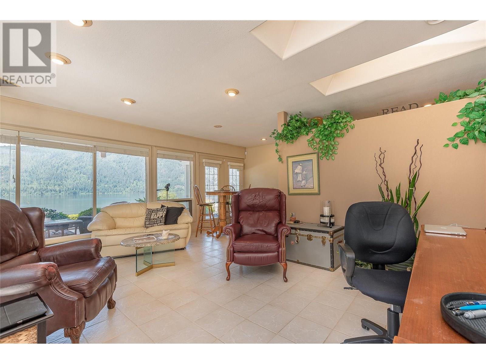 9178 Clancy Frontage Road, Mara