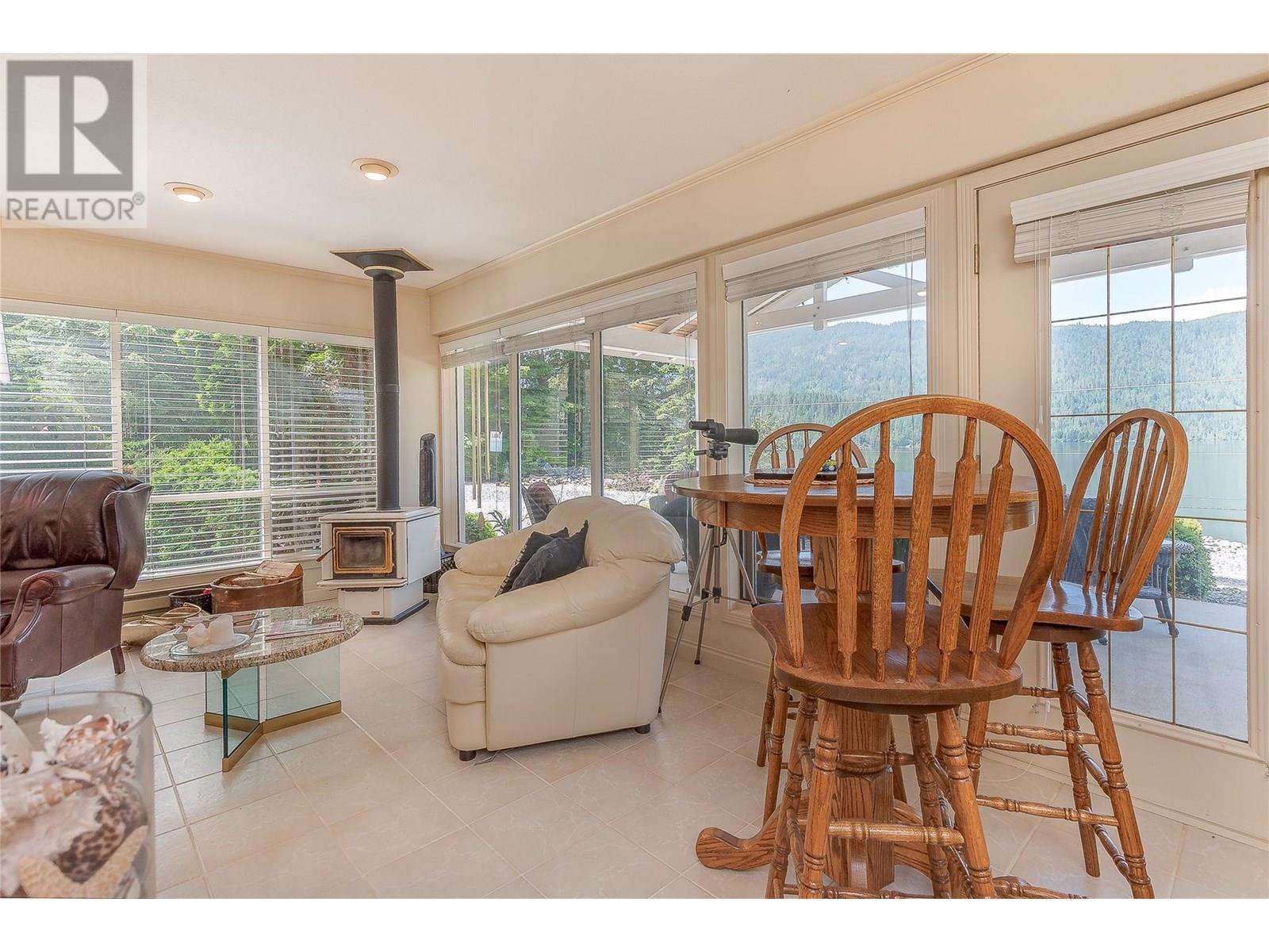 9178 Clancy Frontage Road, Mara