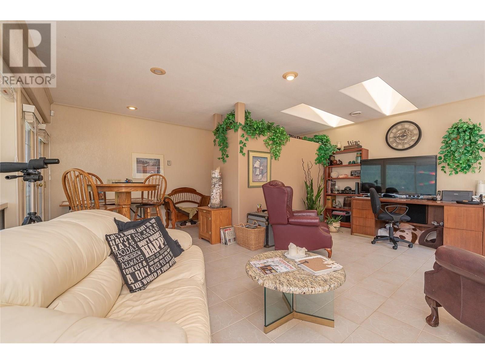 9178 Clancy Frontage Road, Mara