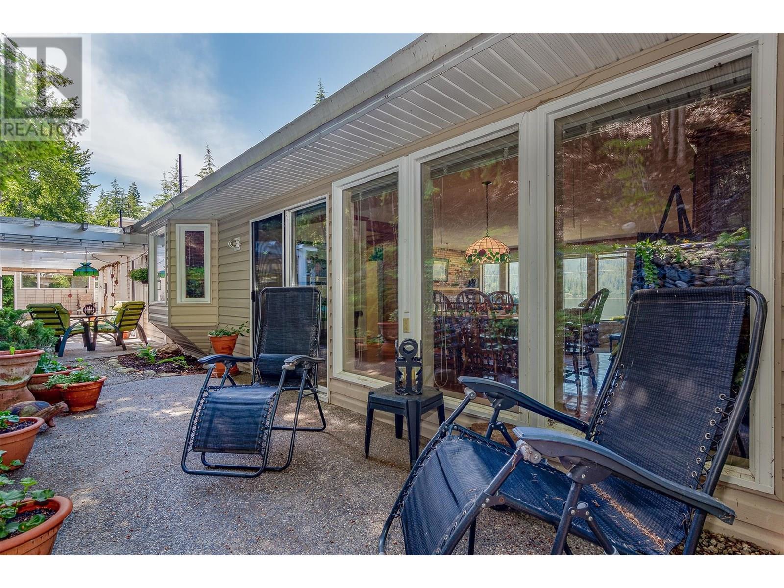 9178 Clancy Frontage Road, Mara