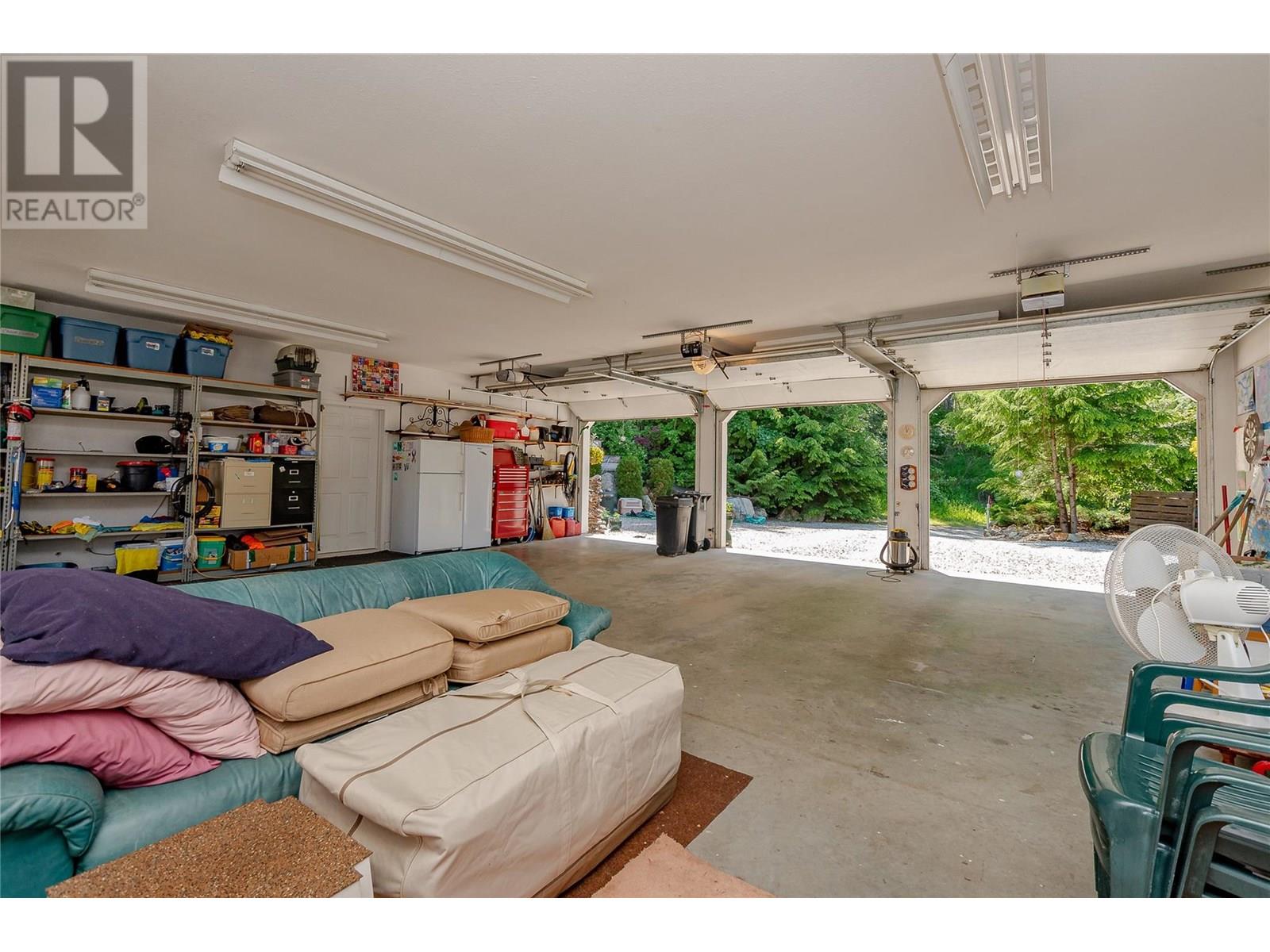 9178 Clancy Frontage Road, Mara