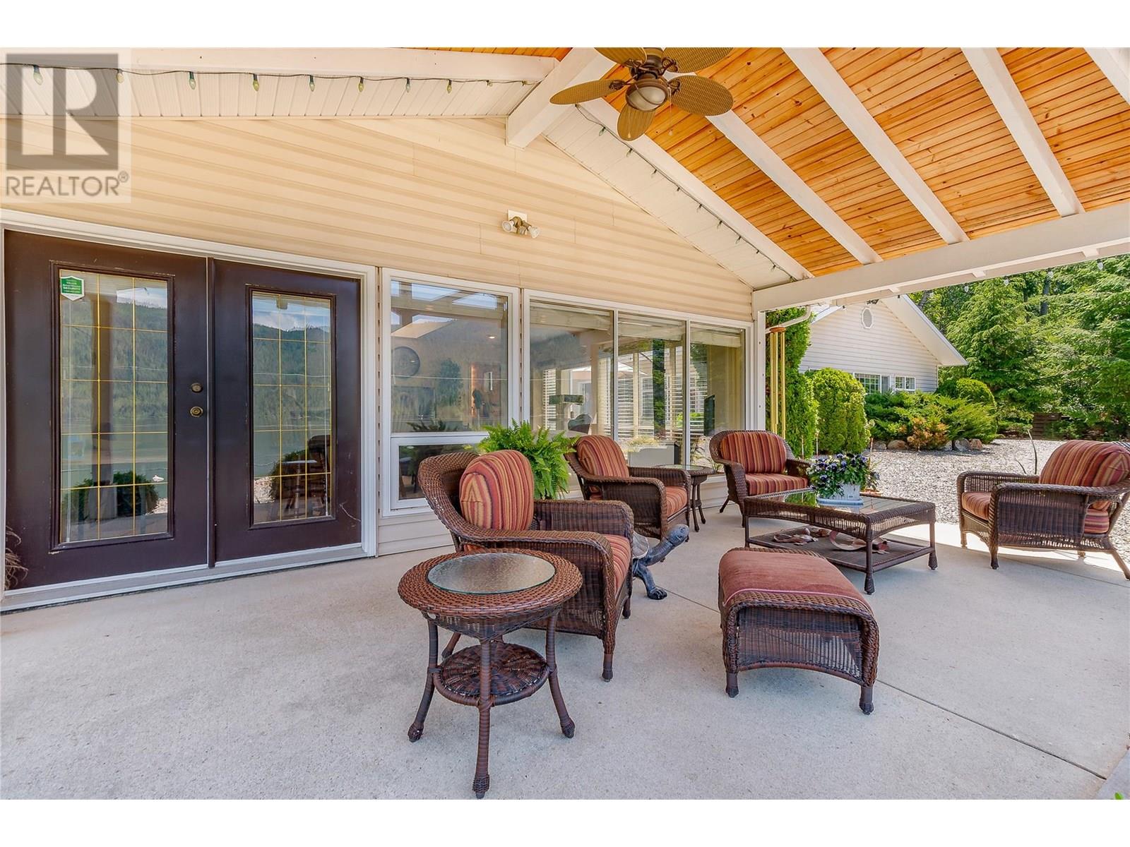 9178 Clancy Frontage Road, Mara