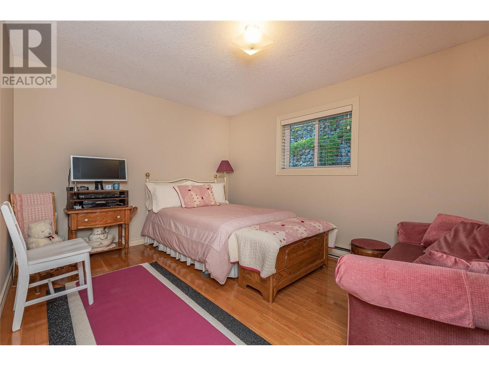 9178 Clancy Frontage Road, Mara