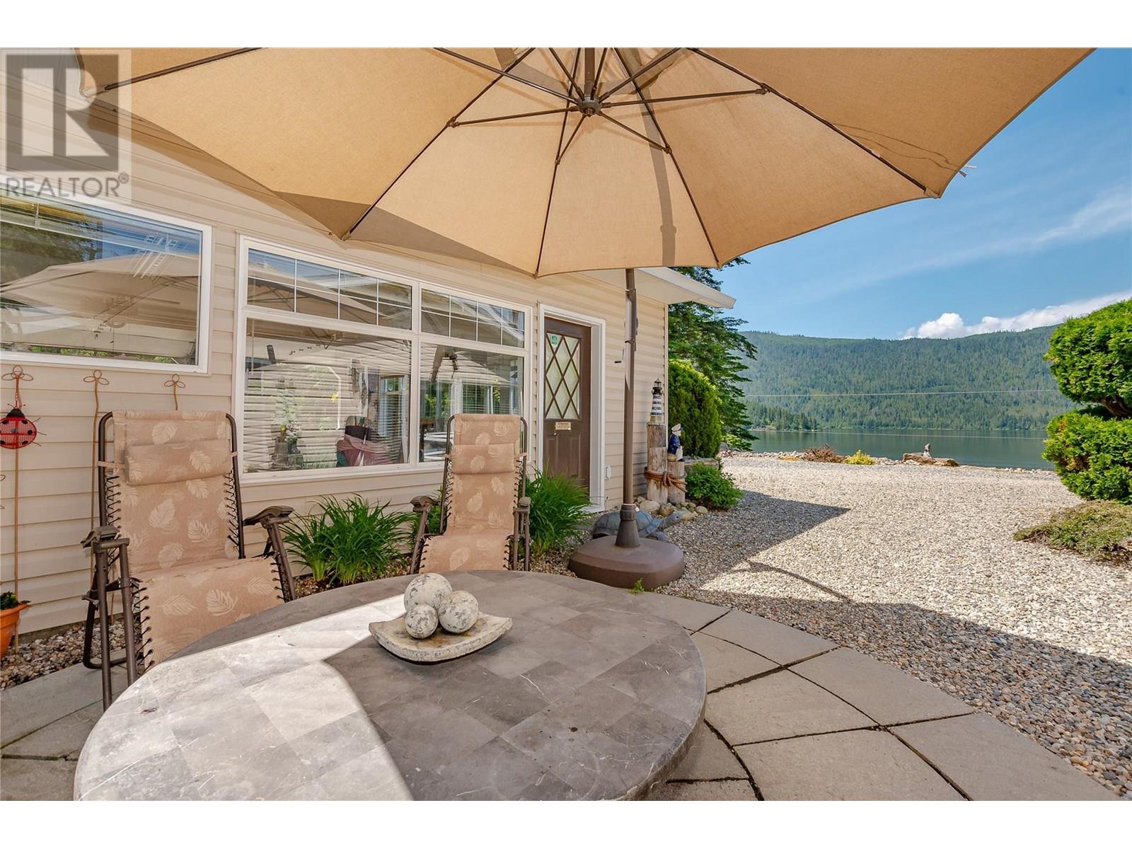 9178 Clancy Frontage Road, Mara