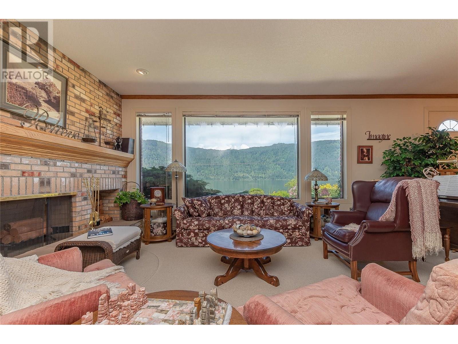 9178 Clancy Frontage Road, Mara