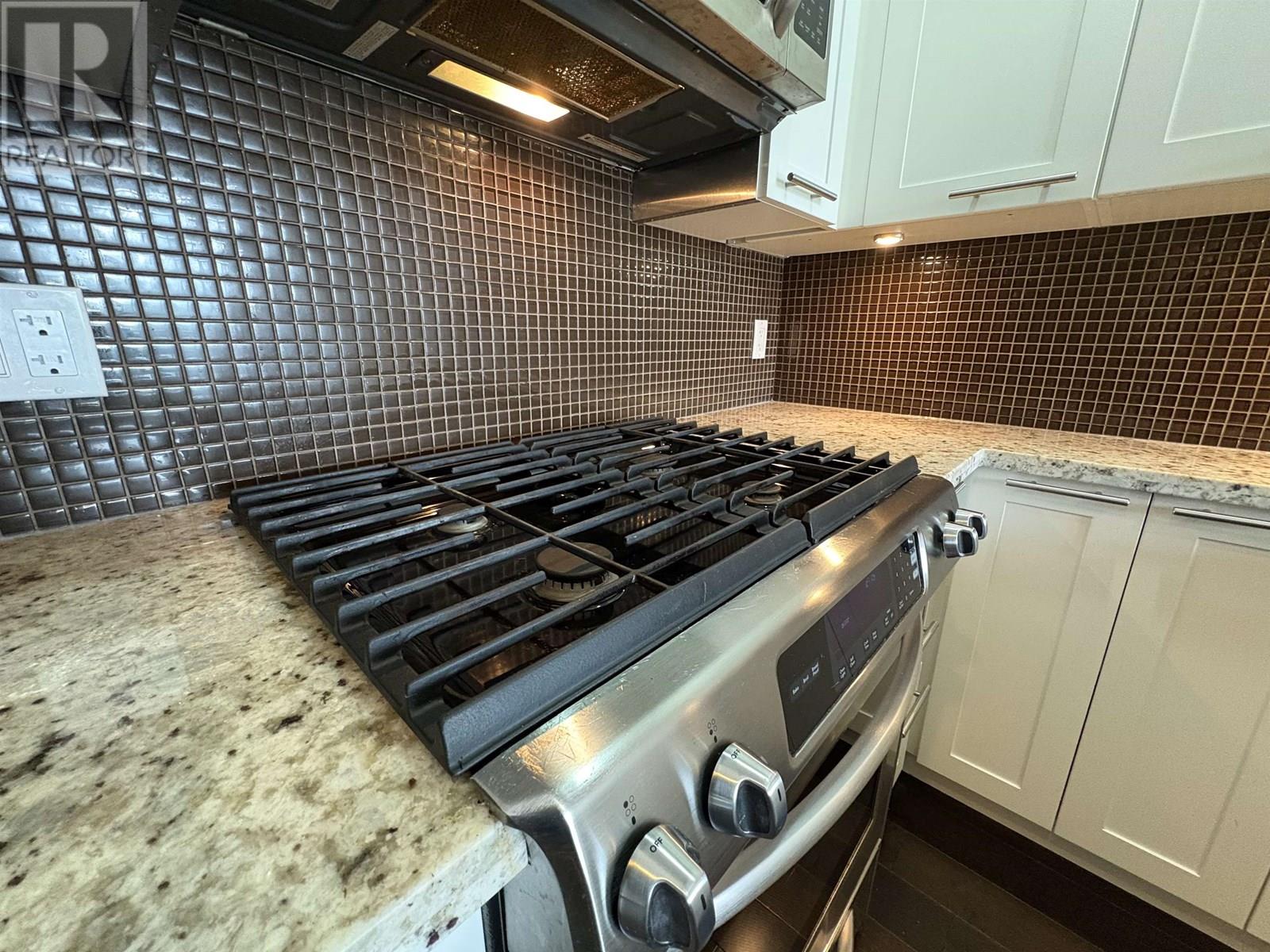 212 5665 TEREDO STREET, Sechelt