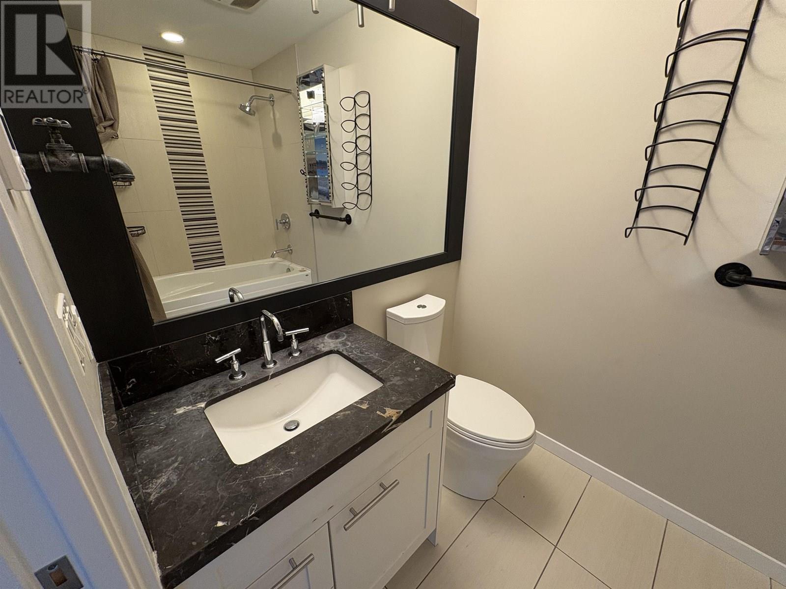 212 5665 TEREDO STREET, Sechelt