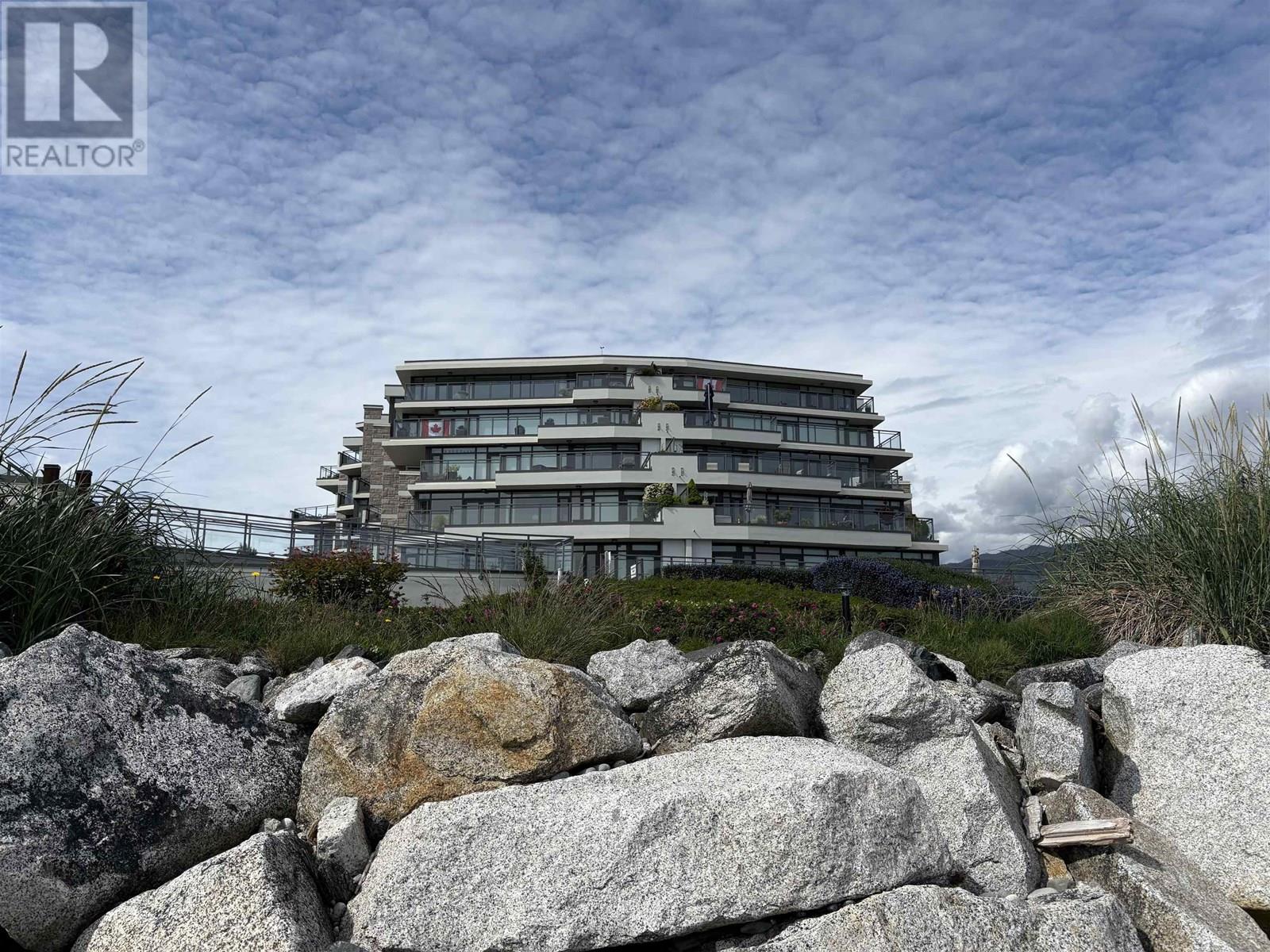 212 5665 TEREDO STREET, Sechelt