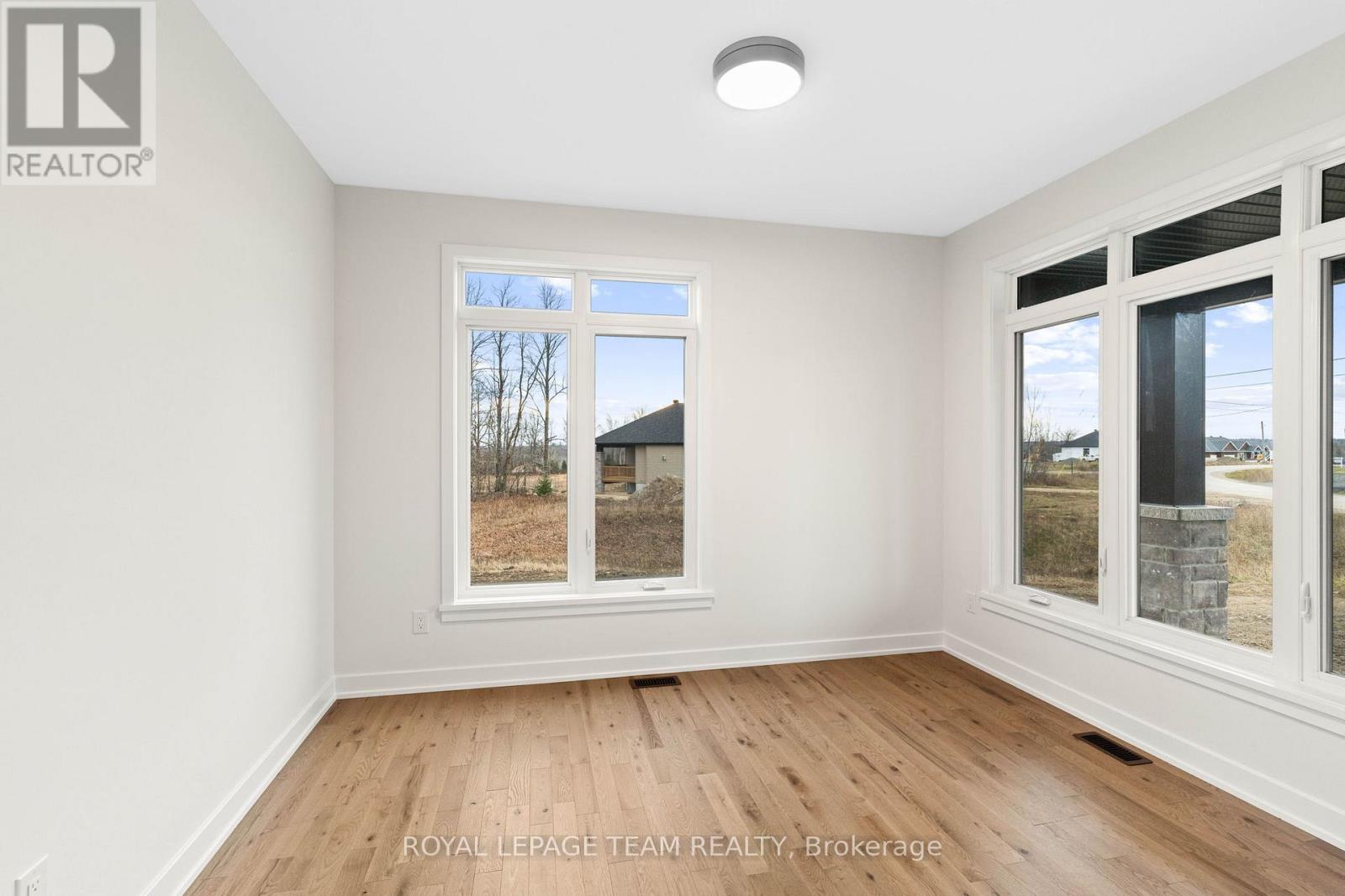 Photo 18 of 71 Hogan Drive, Mcnab Braeside ON