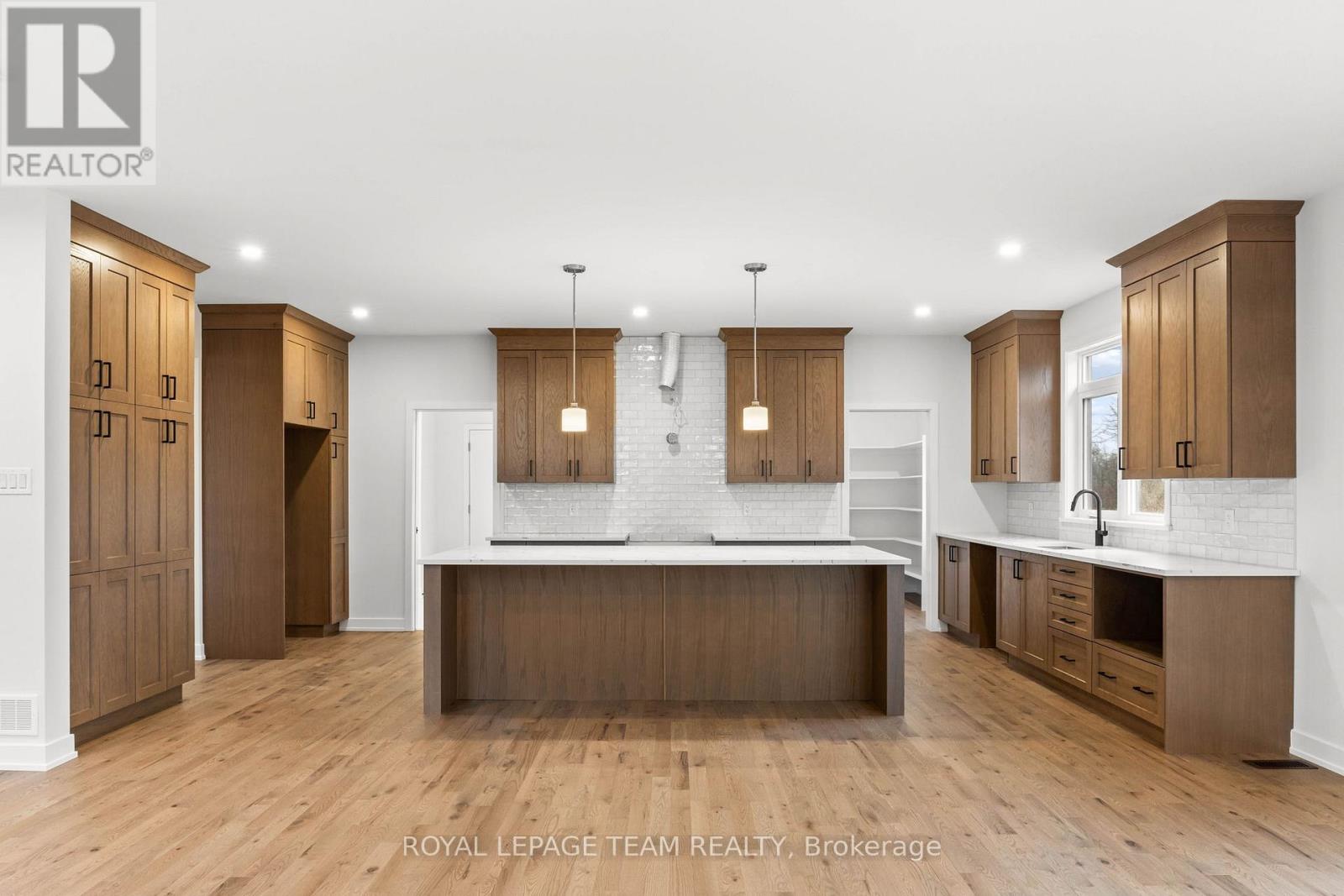 Photo 33 of 71 Hogan Drive, Mcnab Braeside ON