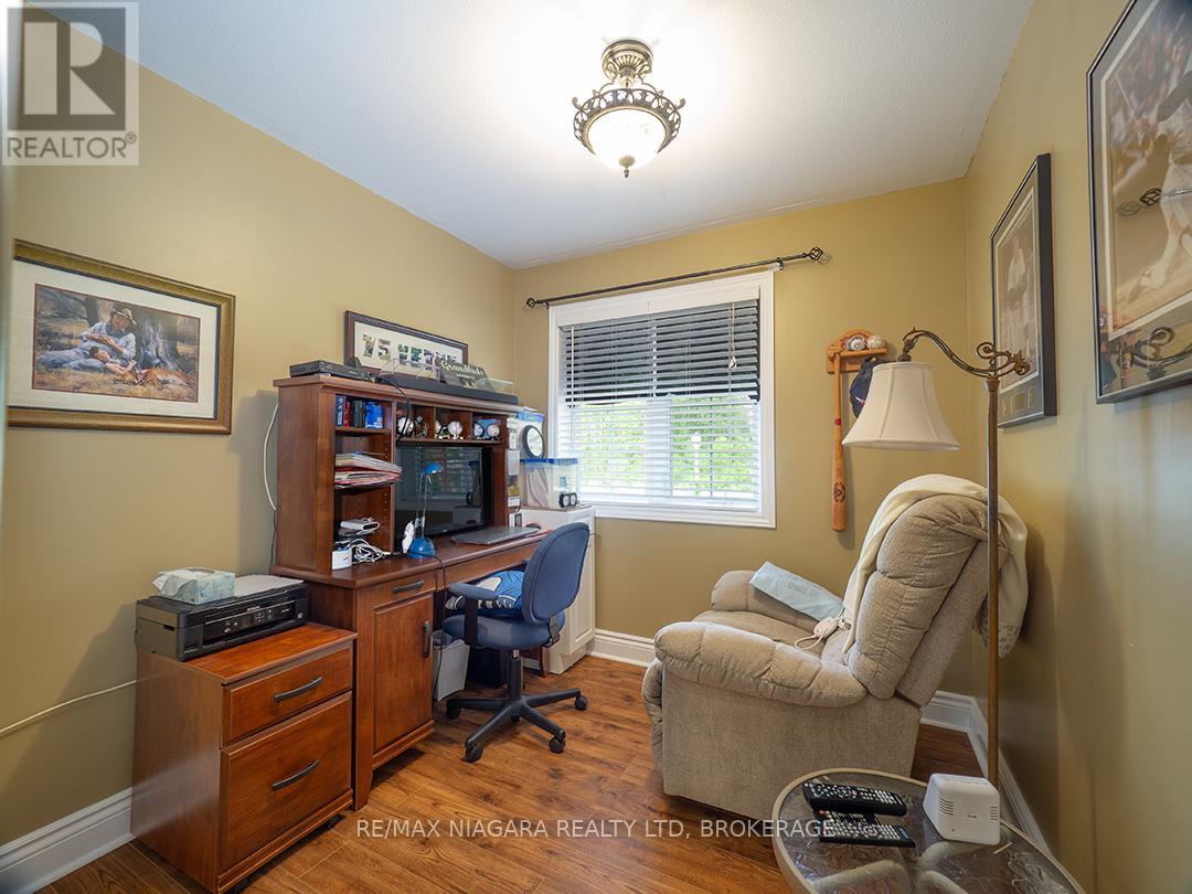 Photo 5 of 633 Wyldewood Road, Port Colborne ON
