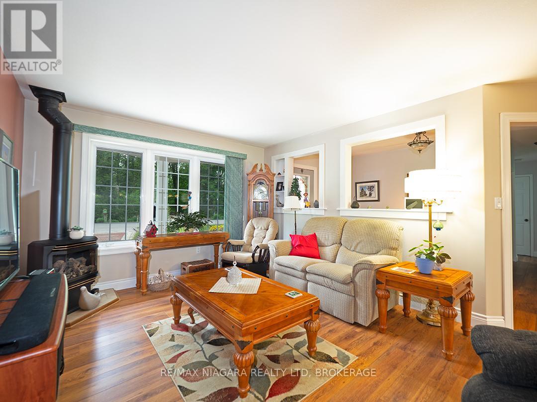 Photo 21 of 633 Wyldewood Road, Port Colborne ON