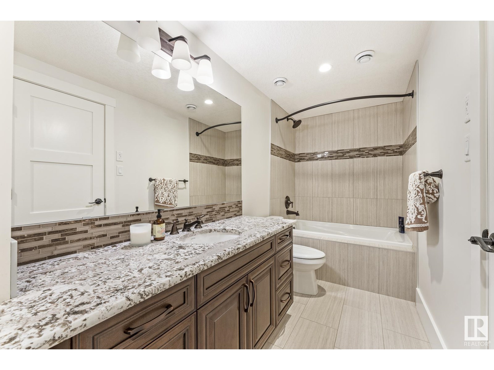 Photo 61 of 512 Hillcrest Point Nw, Edmonton AB