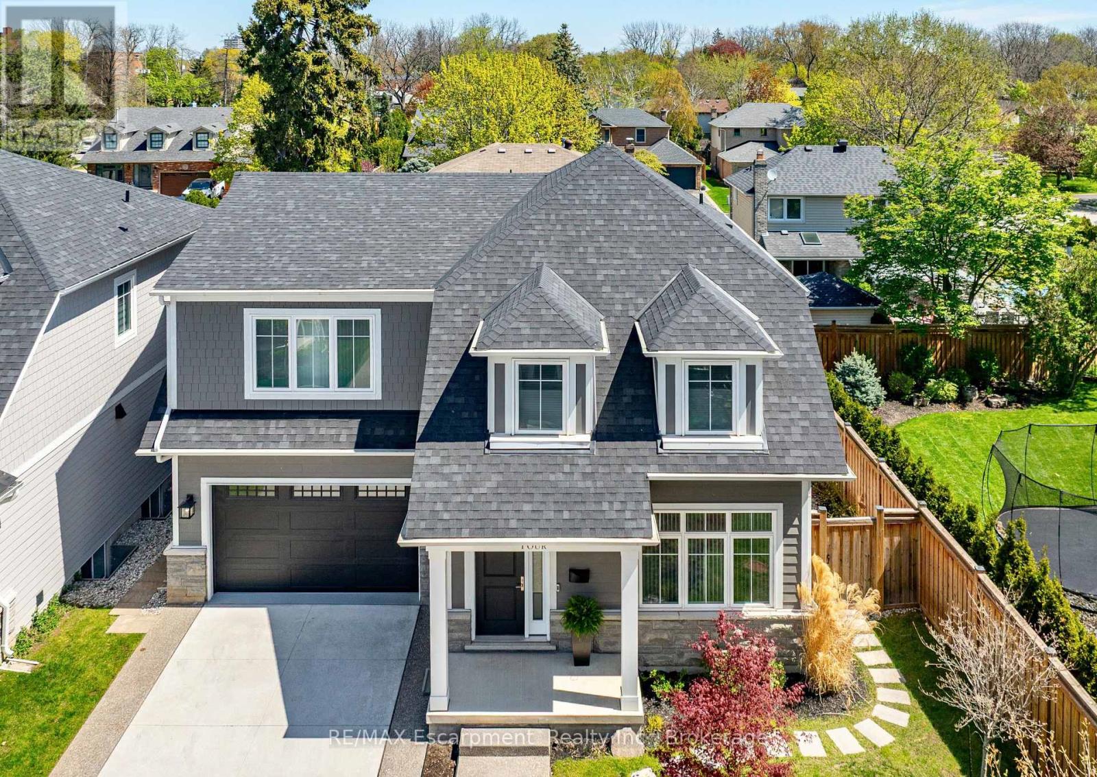 Photo 3 of 4 2134 New Street, Burlington ON