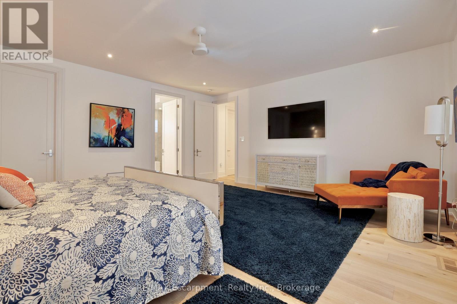 Photo 20 of 4 2134 New Street, Burlington ON