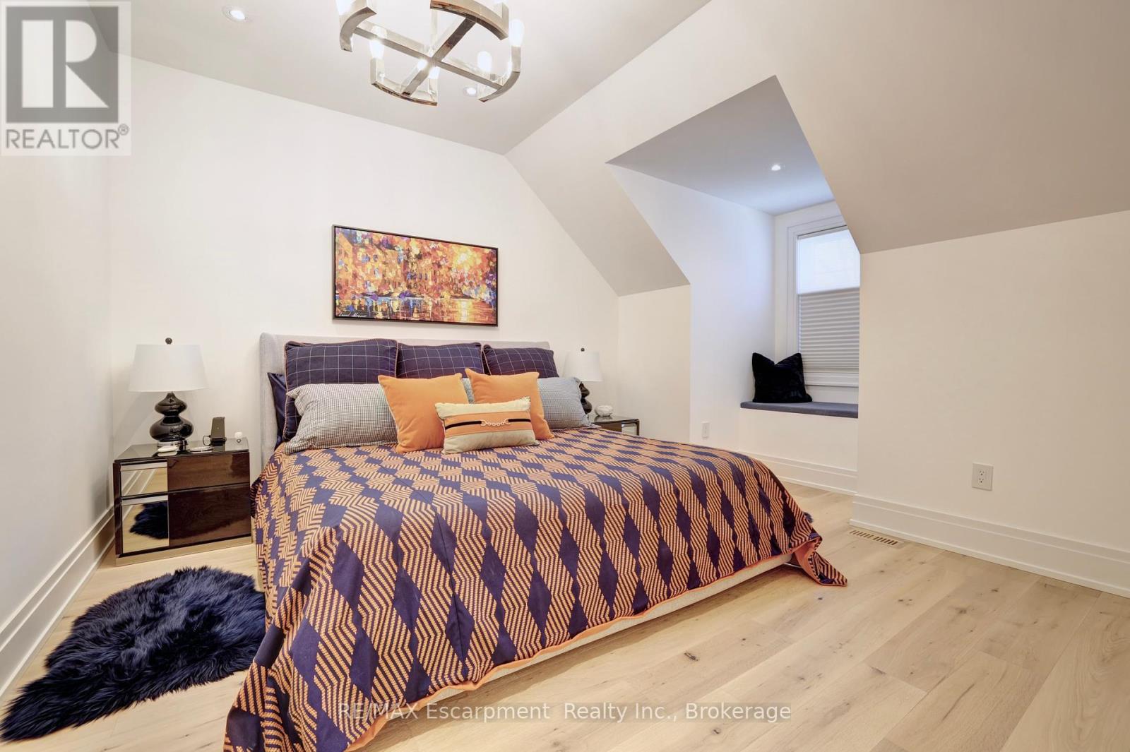 Photo 21 of 4 2134 New Street, Burlington ON