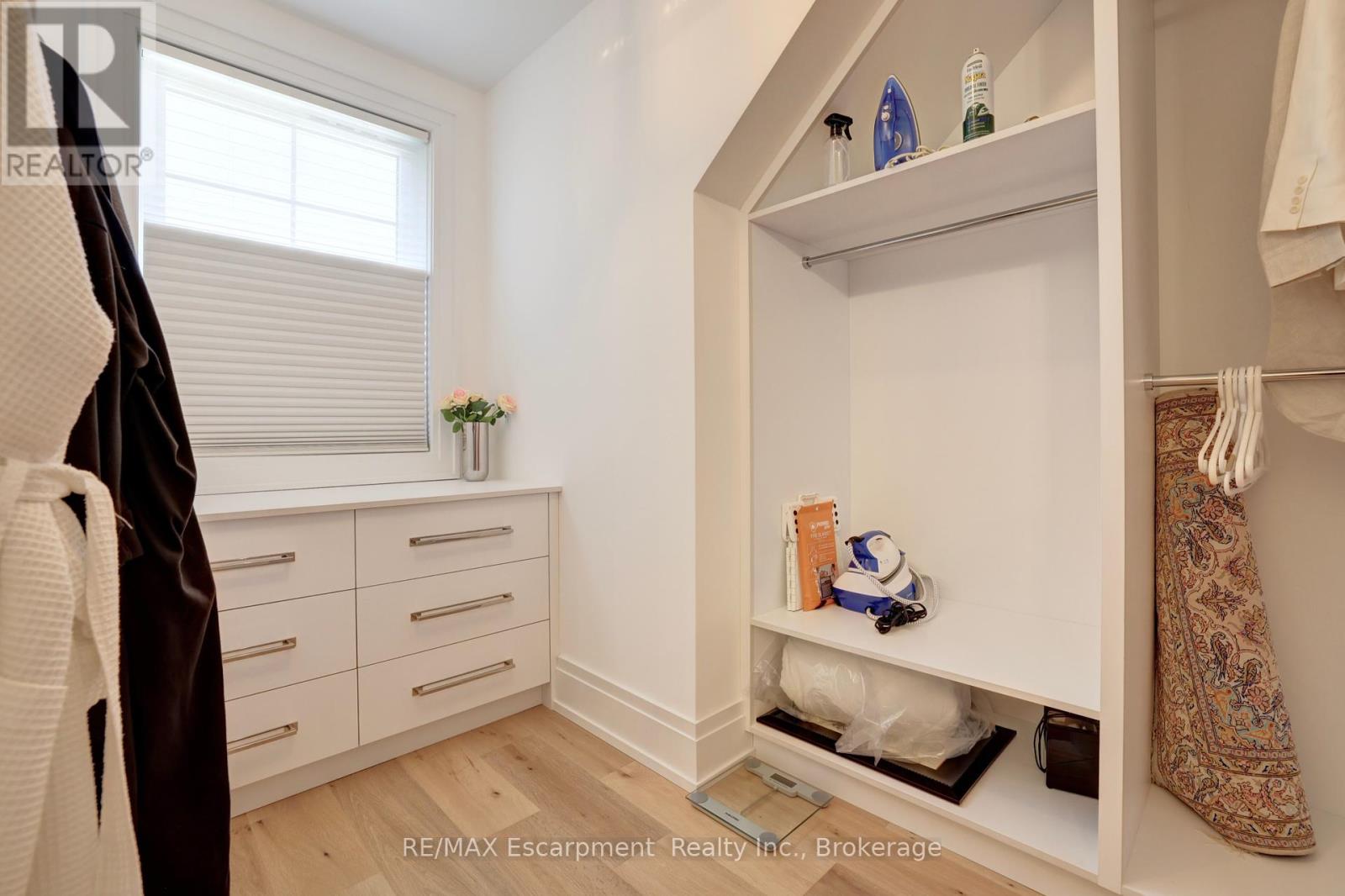 Photo 12 of 4 2134 New Street, Burlington ON