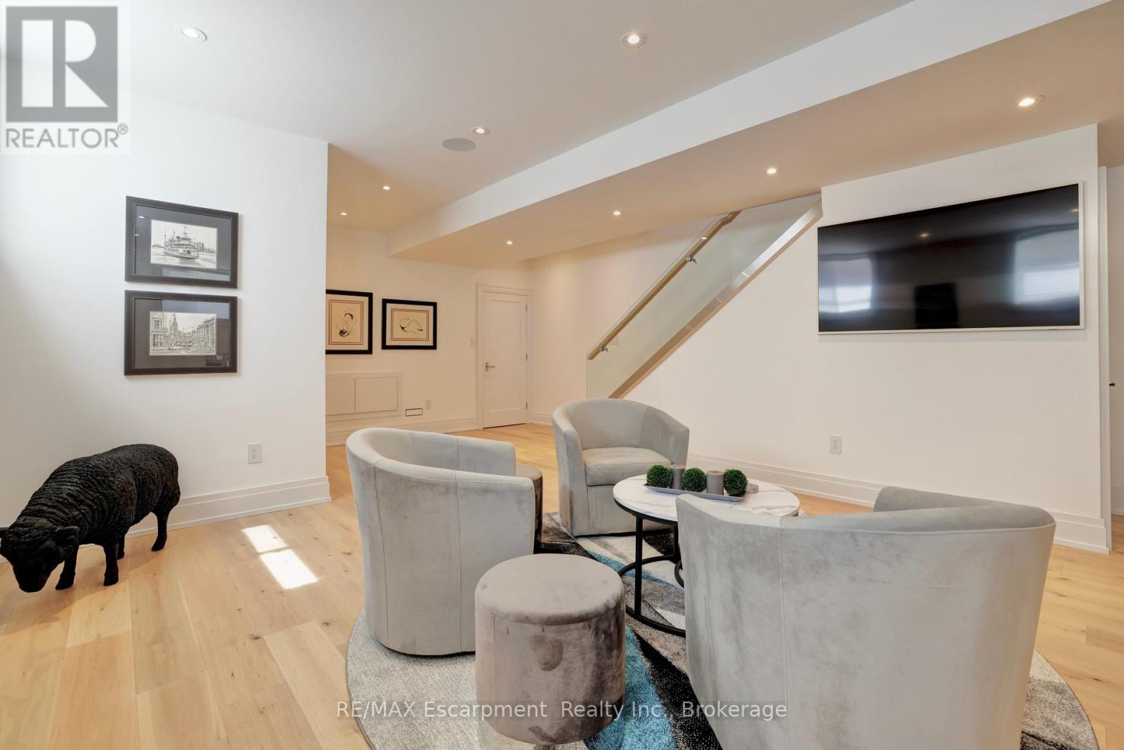Photo 19 of 4 2134 New Street, Burlington ON