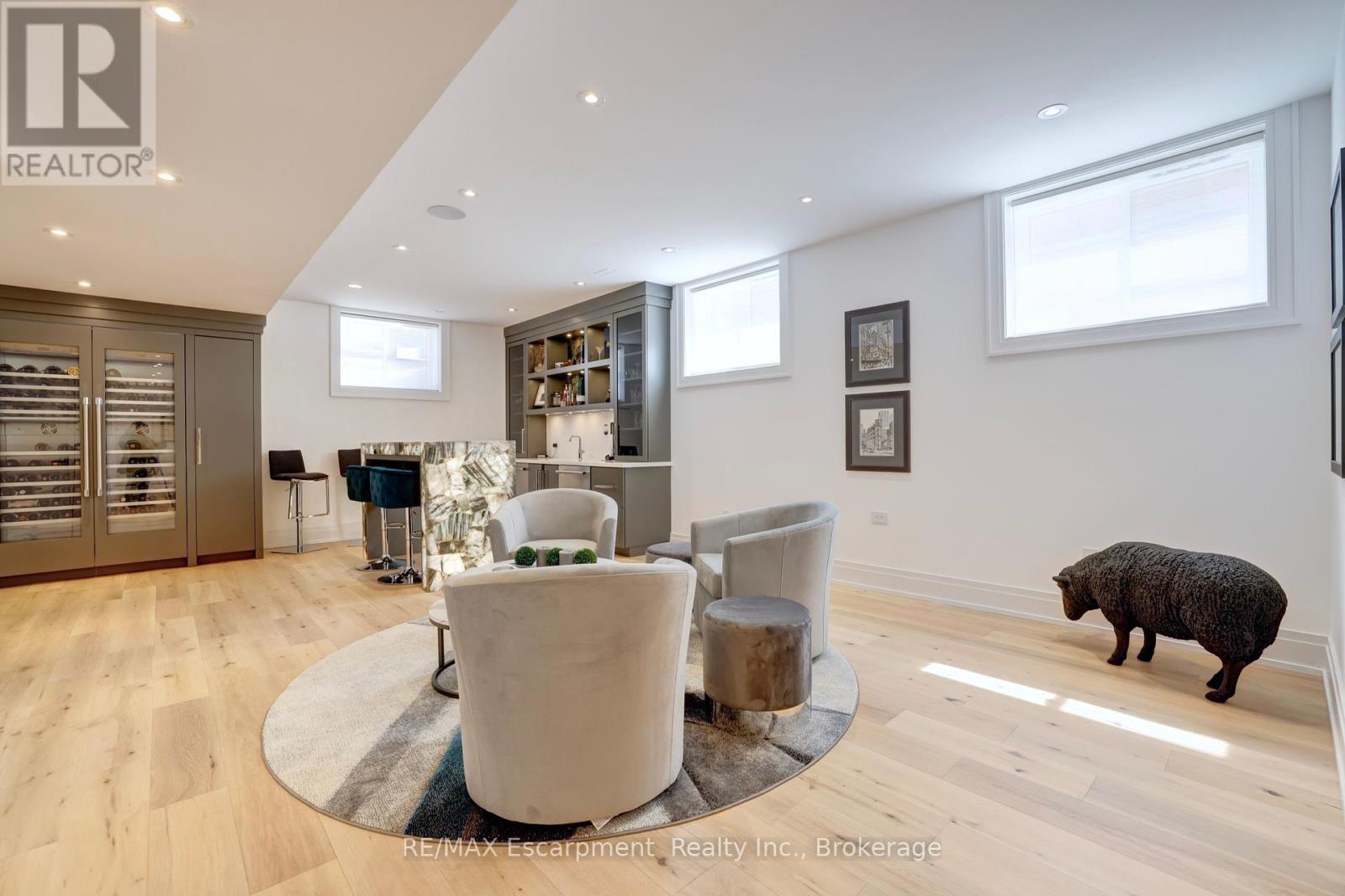 Photo 7 of 4 2134 New Street, Burlington ON