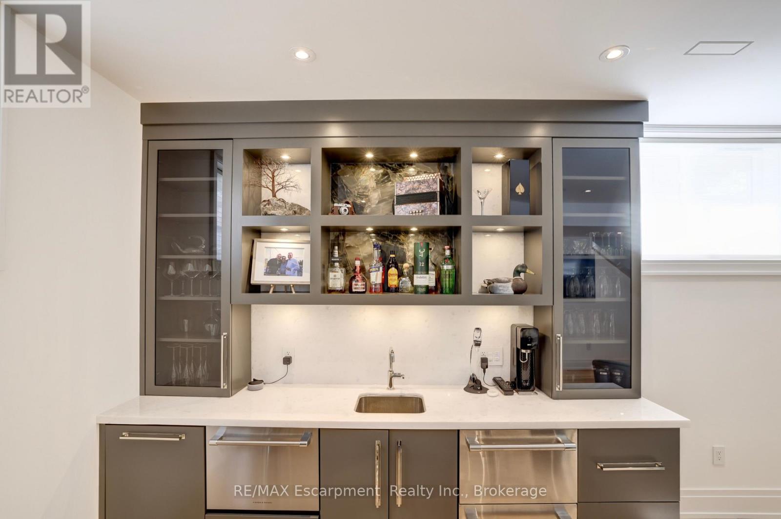 Photo 31 of 4 2134 New Street, Burlington ON