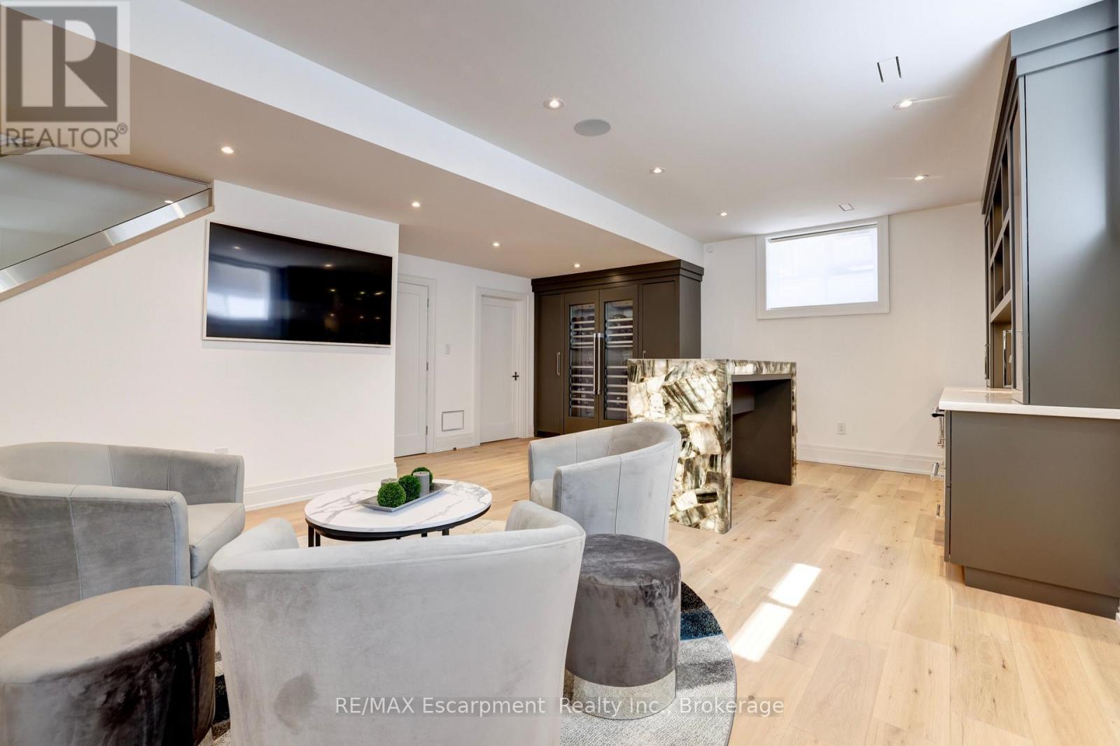 Photo 16 of 4 2134 New Street, Burlington ON