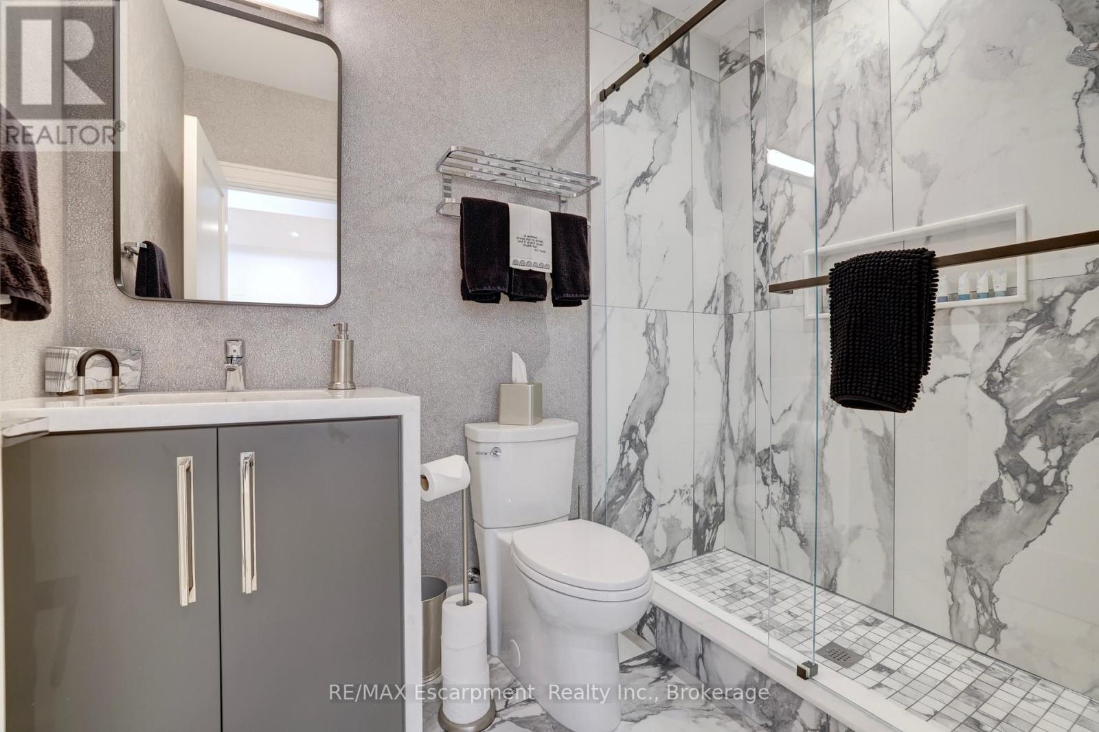 Photo 42 of 4 2134 New Street, Burlington ON