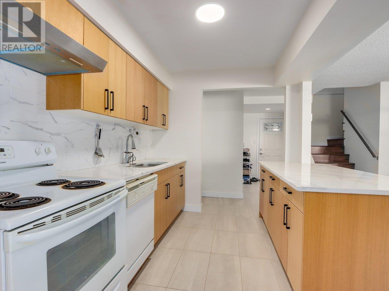 Photo 14 of 3 9151 Forest Grove Drive, Burnaby BC