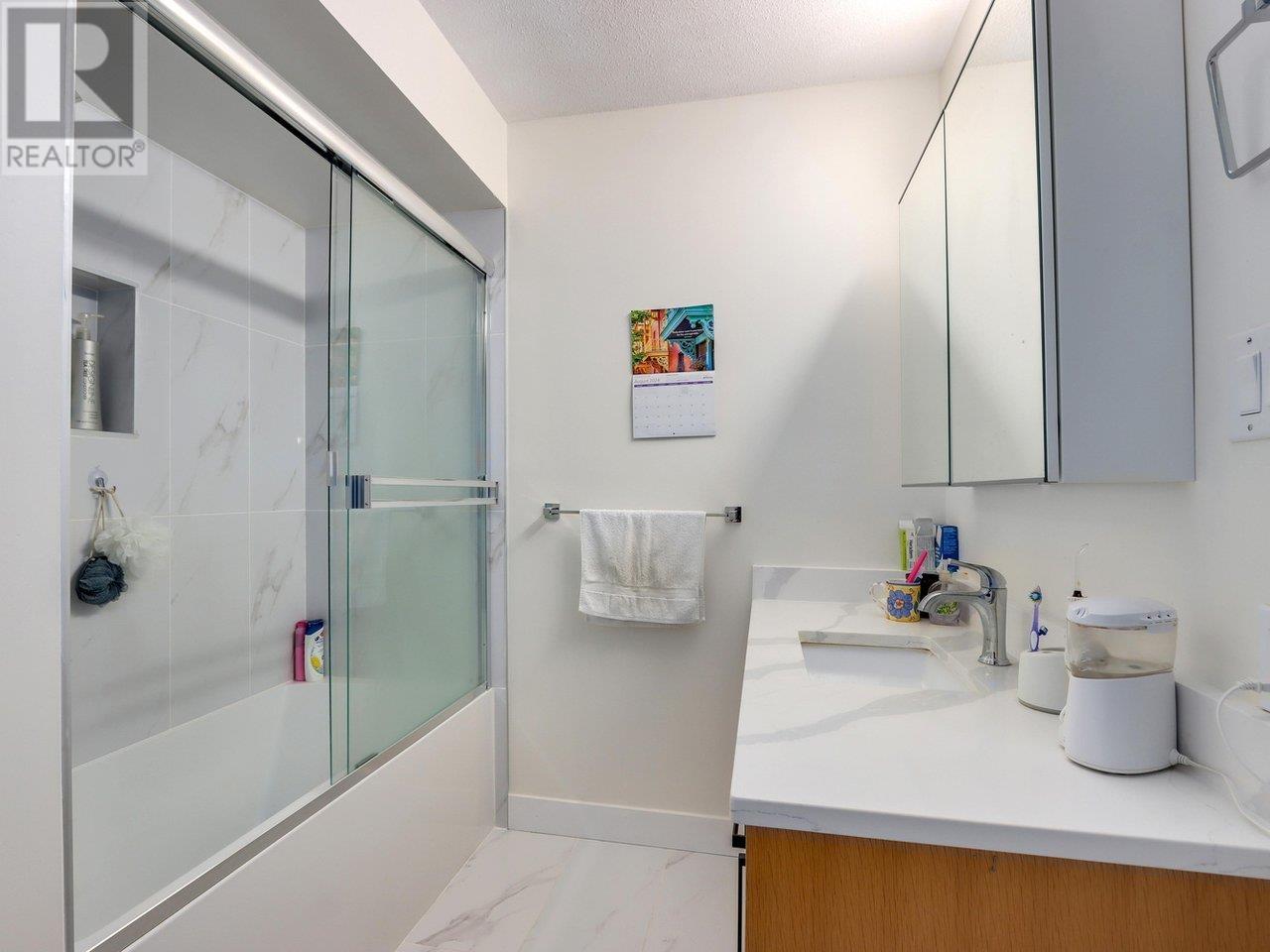 Photo 11 of 3 9151 Forest Grove Drive, Burnaby BC