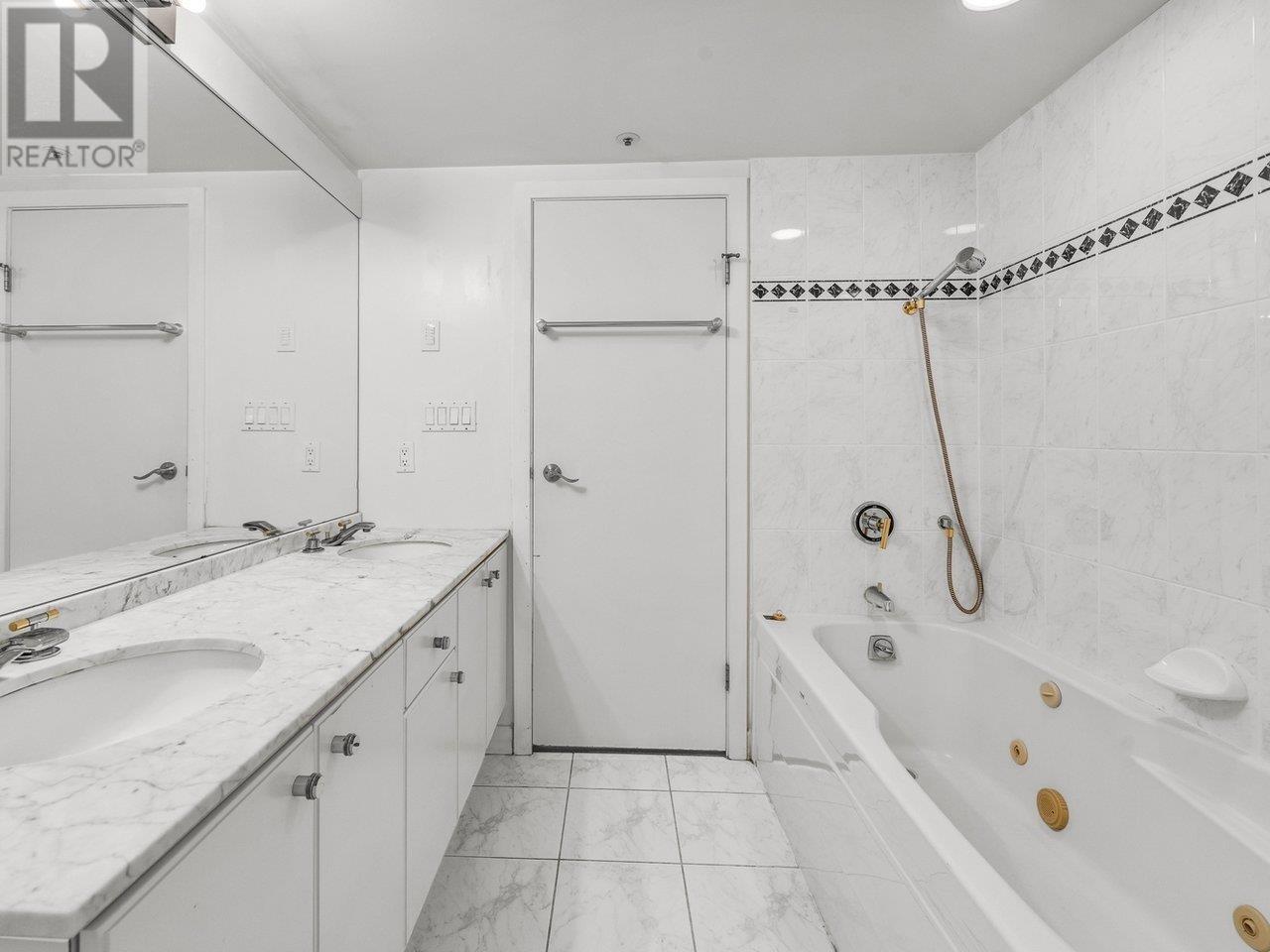 Photo 17 of 910 1500 Hornby Street, Vancouver BC