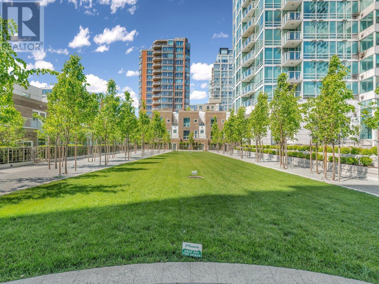 Photo 13 of 910 1500 Hornby Street, Vancouver BC