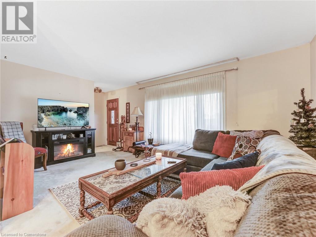 Photo 17 of 30 Blueridge Crescent, Brantford ON