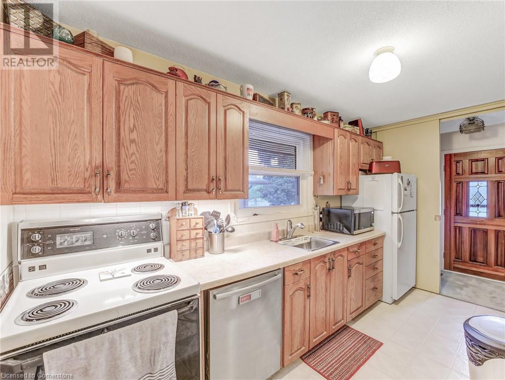 Photo 25 of 30 Blueridge Crescent, Brantford ON