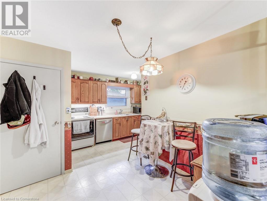 Photo 20 of 30 Blueridge Crescent, Brantford ON