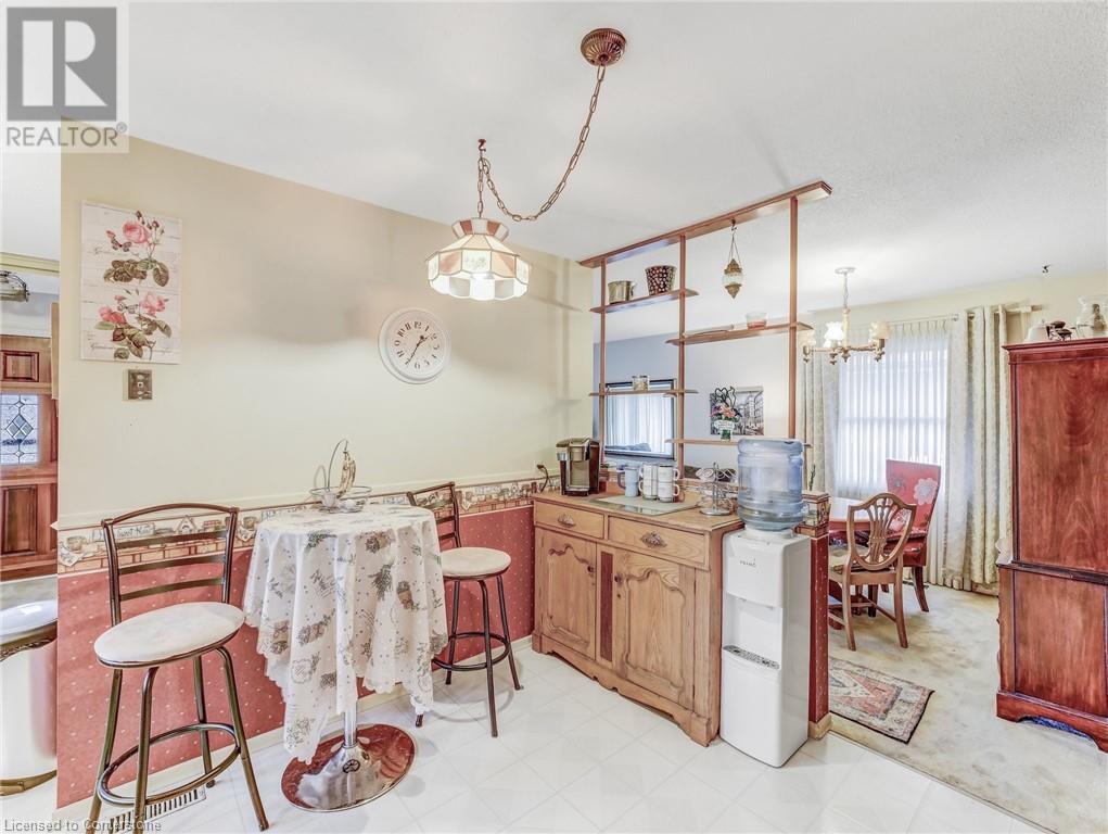 Photo 16 of 30 Blueridge Crescent, Brantford ON