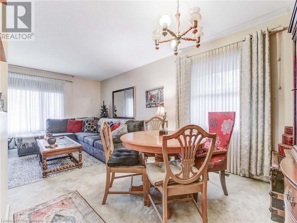 Photo 15 of 30 Blueridge Crescent, Brantford ON