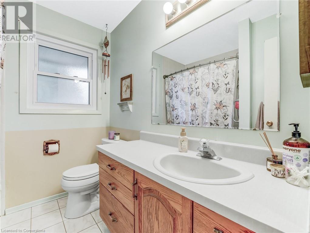 Photo 26 of 30 Blueridge Crescent, Brantford ON