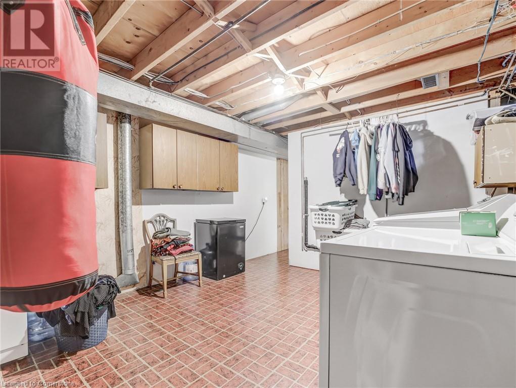 Photo 29 of 30 Blueridge Crescent, Brantford ON