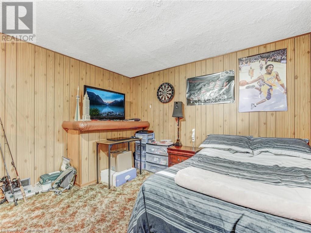 Photo 10 of 30 Blueridge Crescent, Brantford ON