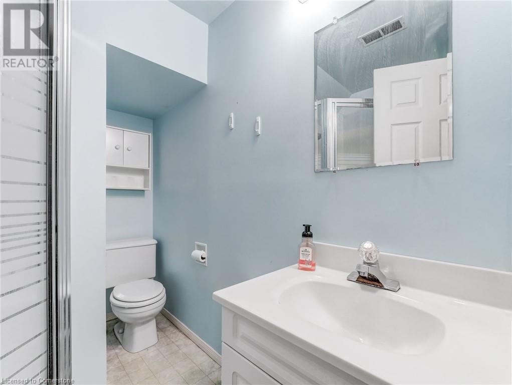 Photo 11 of 30 Blueridge Crescent, Brantford ON