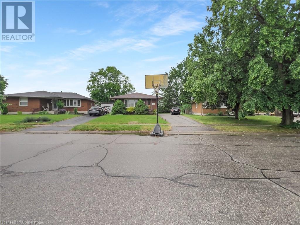 Photo 34 of 30 Blueridge Crescent, Brantford ON