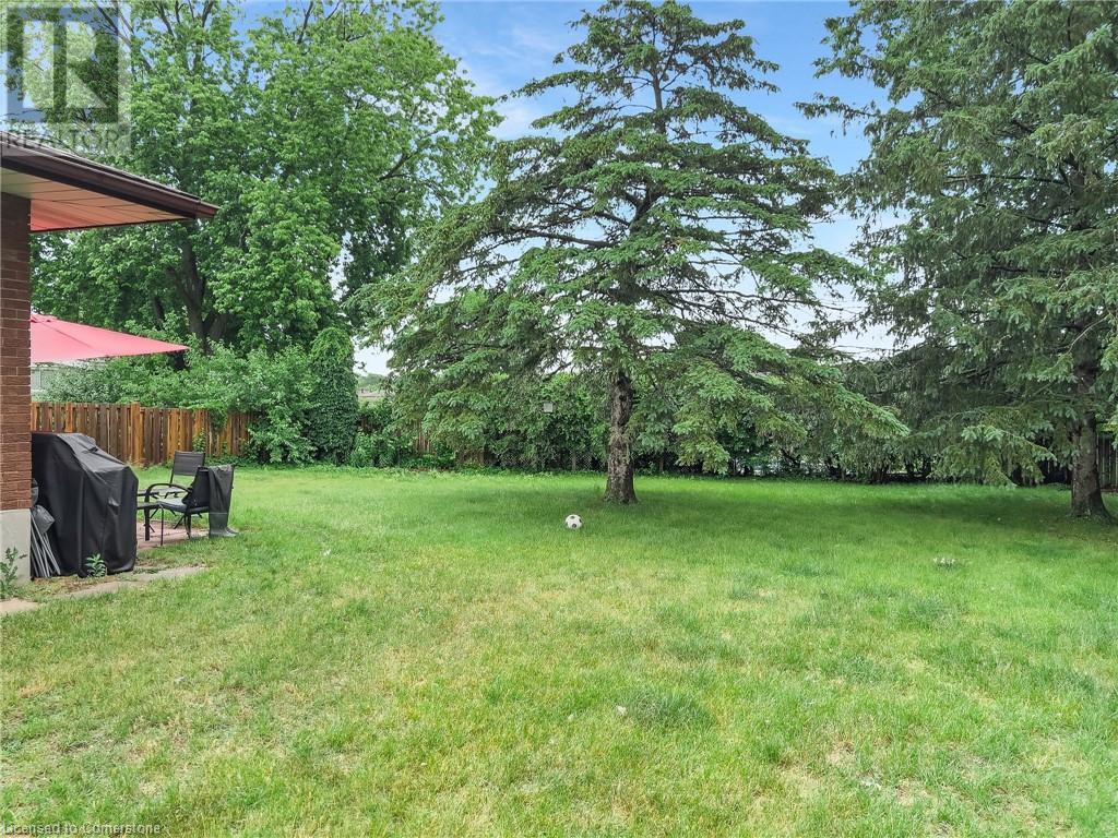 Photo 23 of 30 Blueridge Crescent, Brantford ON