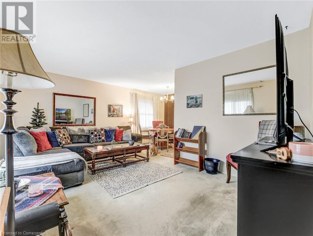Photo 2 of 30 Blueridge Crescent, Brantford ON