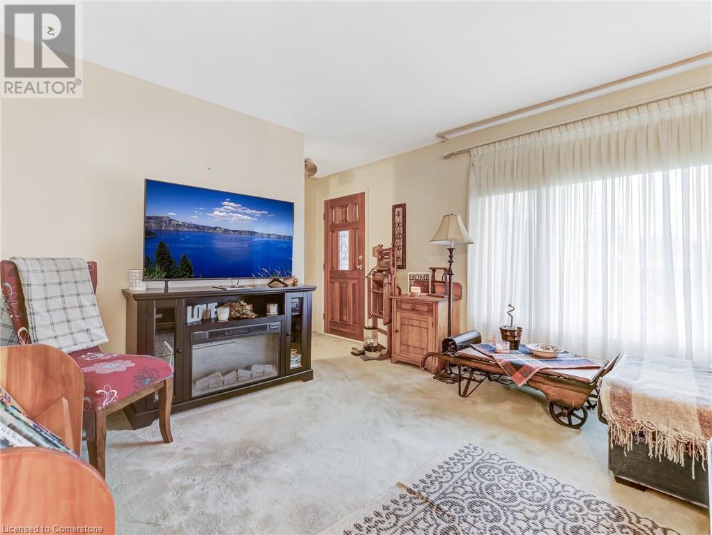 Photo 18 of 30 Blueridge Crescent, Brantford ON