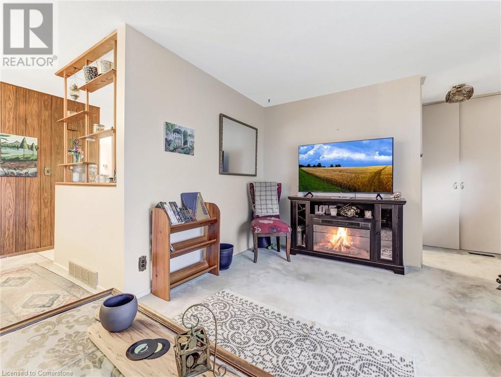 Photo 24 of 30 Blueridge Crescent, Brantford ON