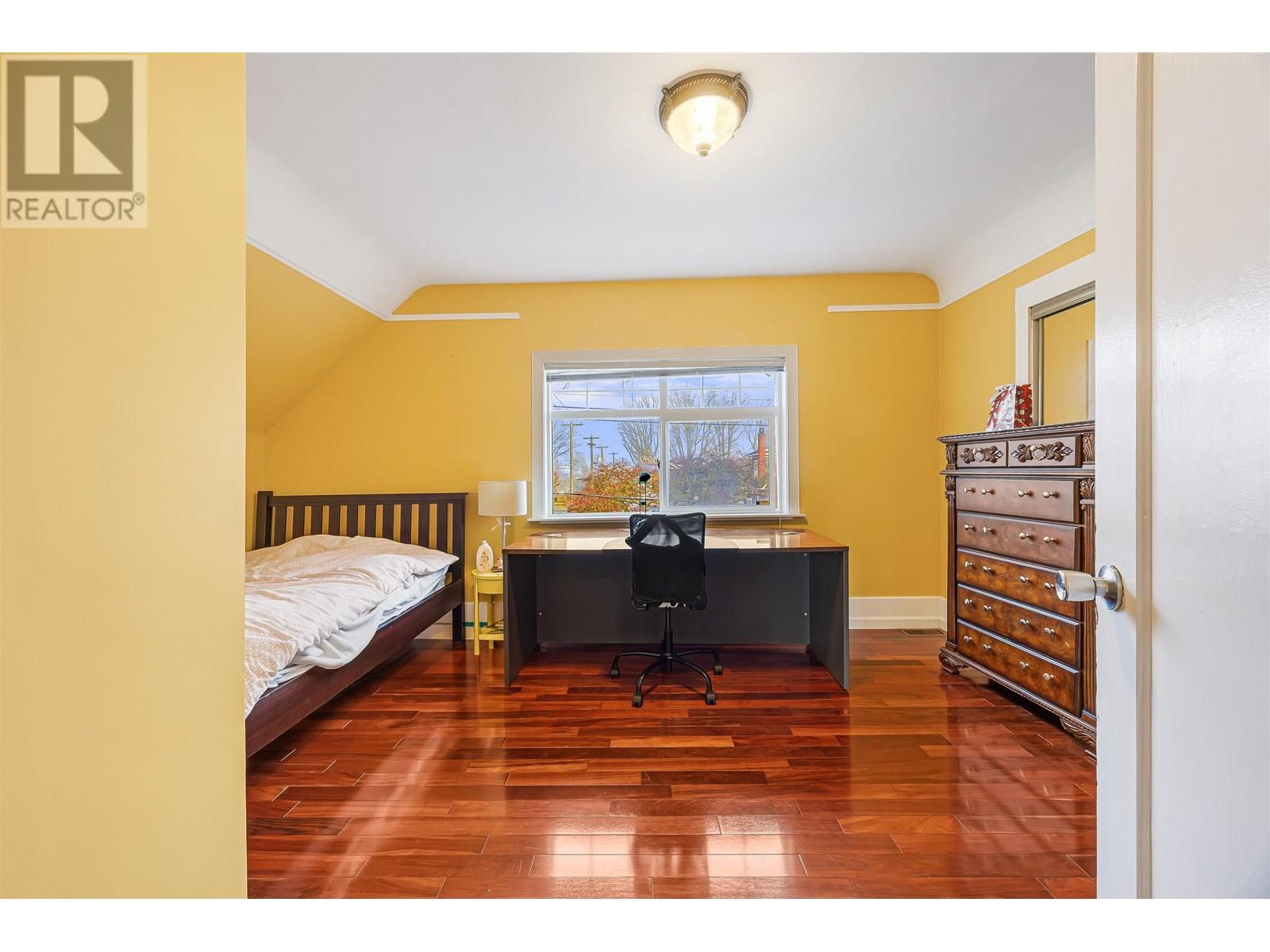Photo 10 of 1008 E 22nd Avenue, Vancouver BC