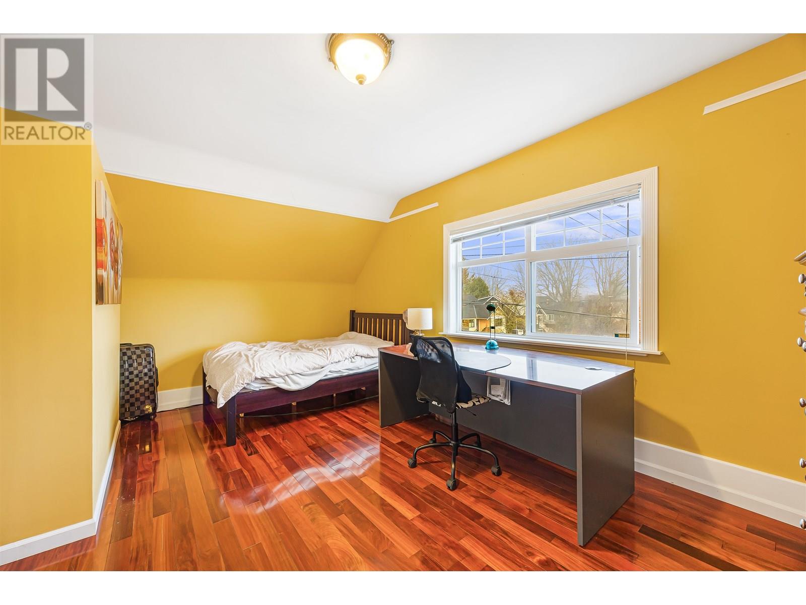 Photo 11 of 1008 E 22nd Avenue, Vancouver BC