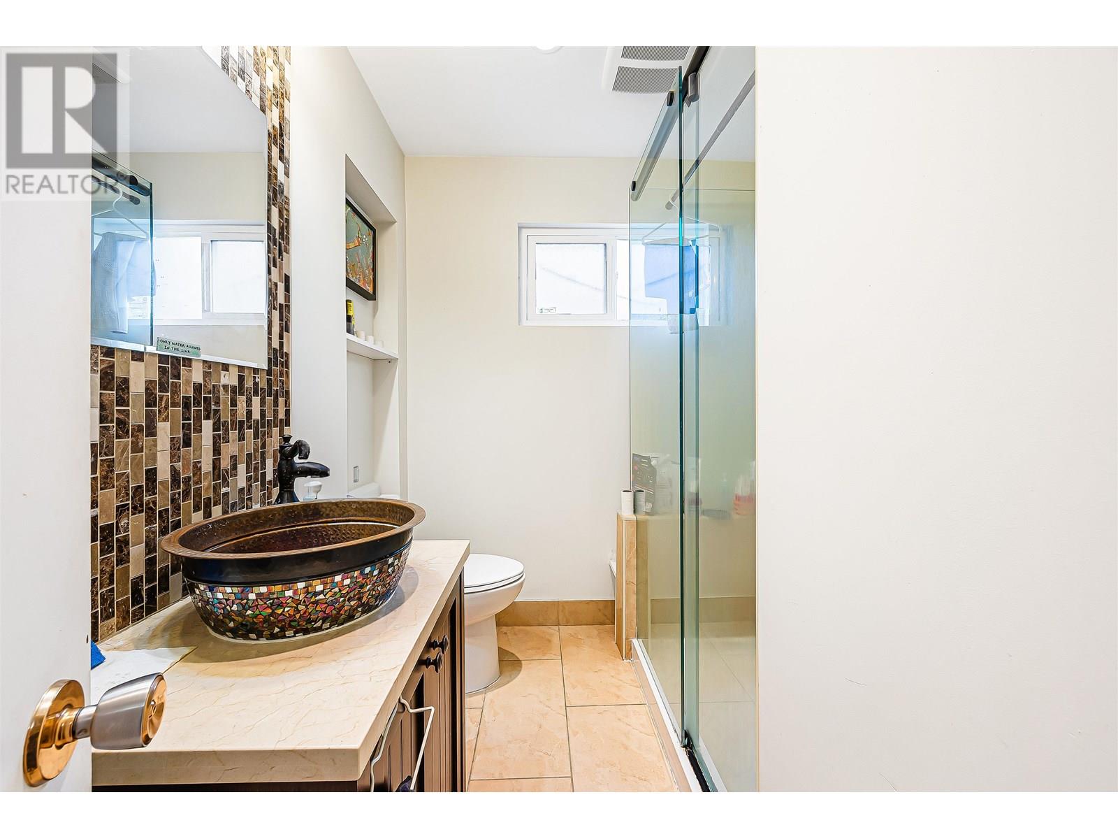 Photo 14 of 1008 E 22nd Avenue, Vancouver BC