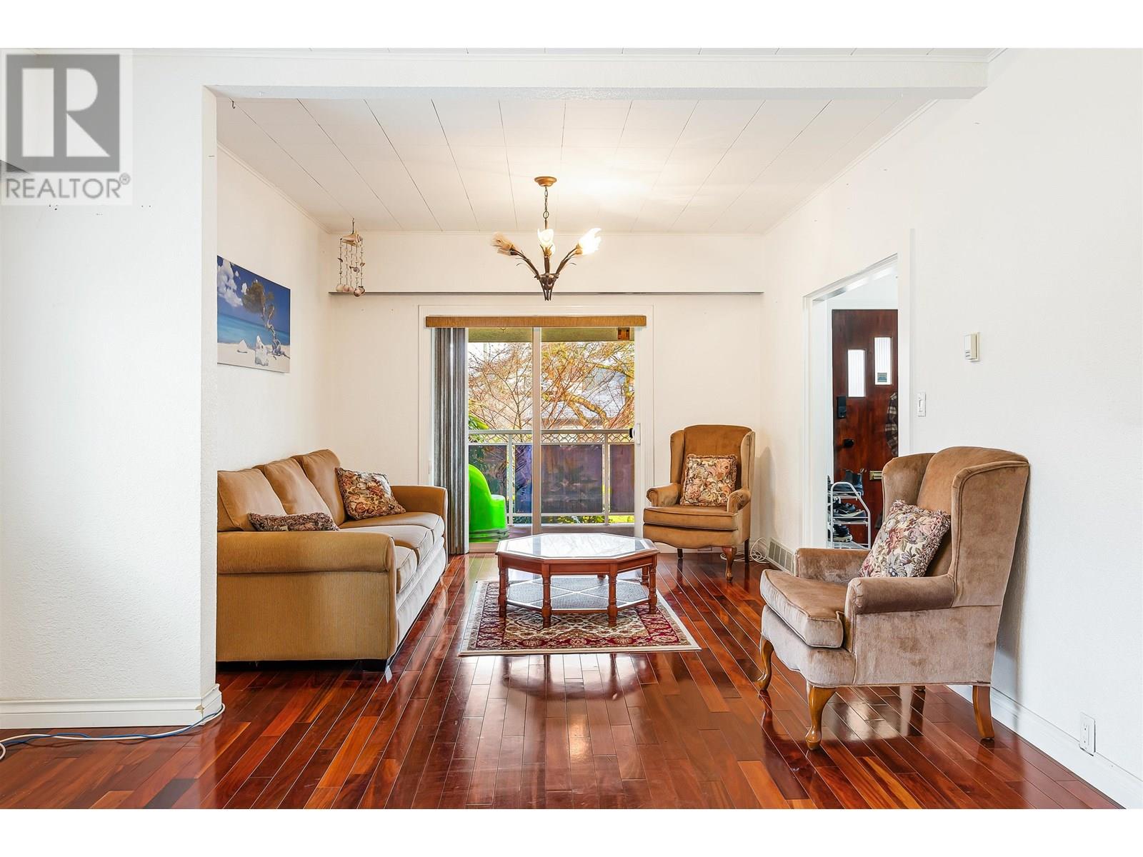 Photo 2 of 1008 E 22nd Avenue, Vancouver BC
