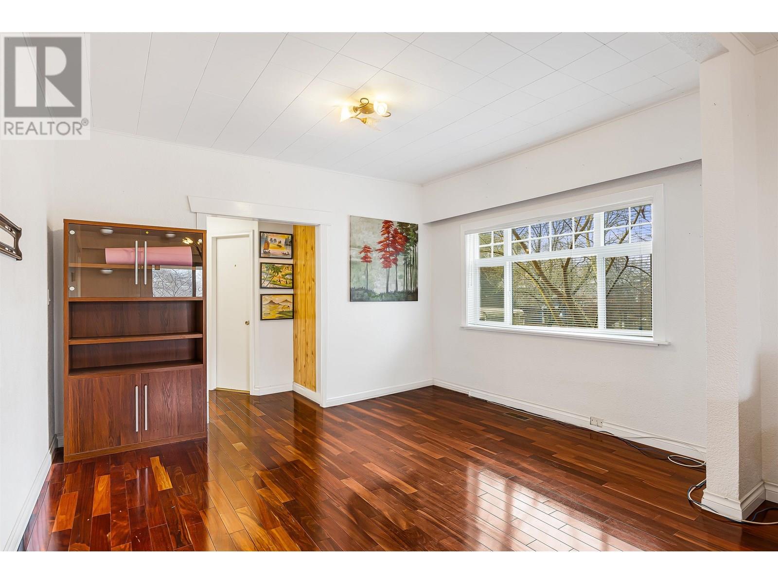 Photo 5 of 1008 E 22nd Avenue, Vancouver BC