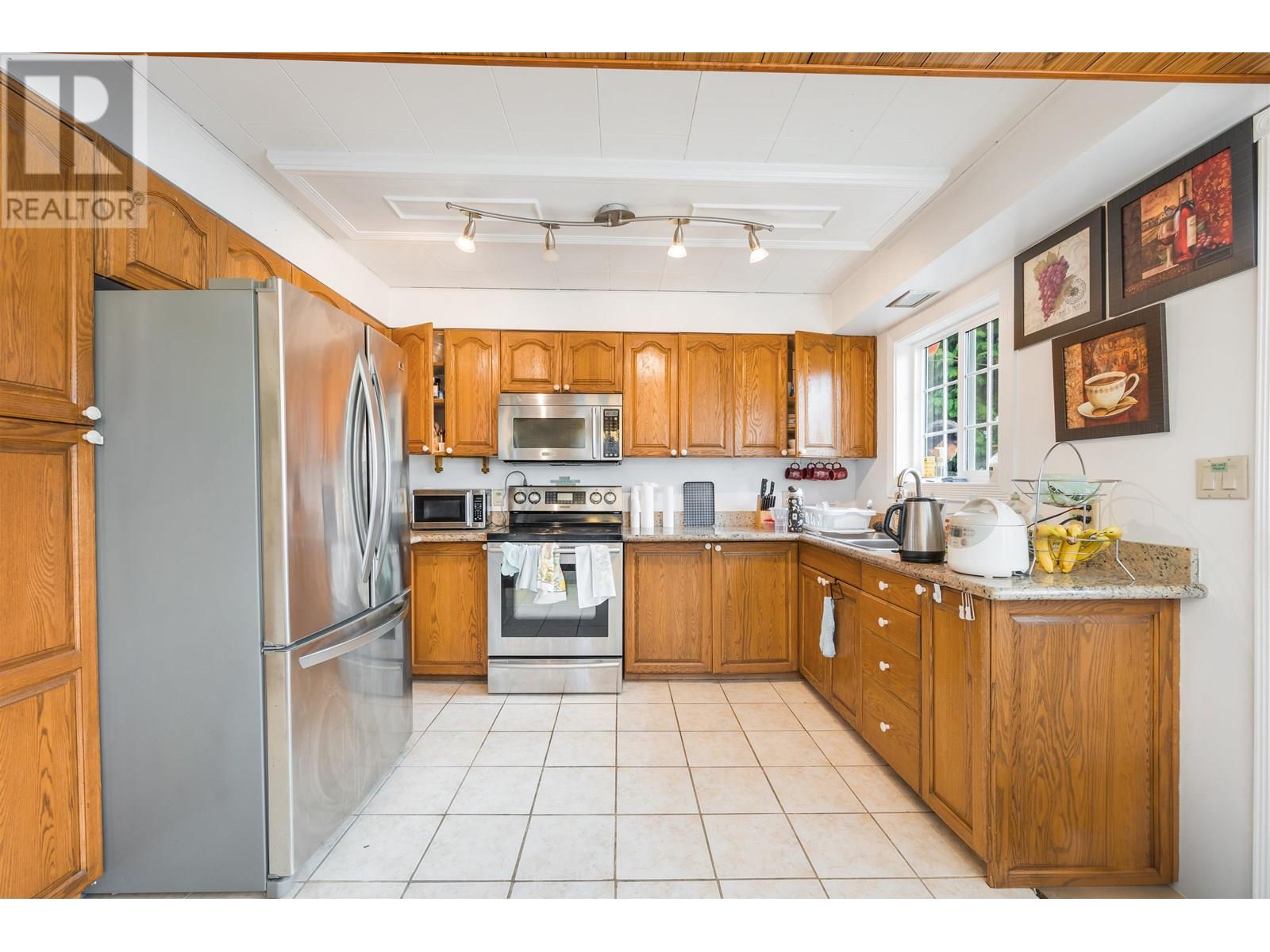 Photo 6 of 1008 E 22nd Avenue, Vancouver BC